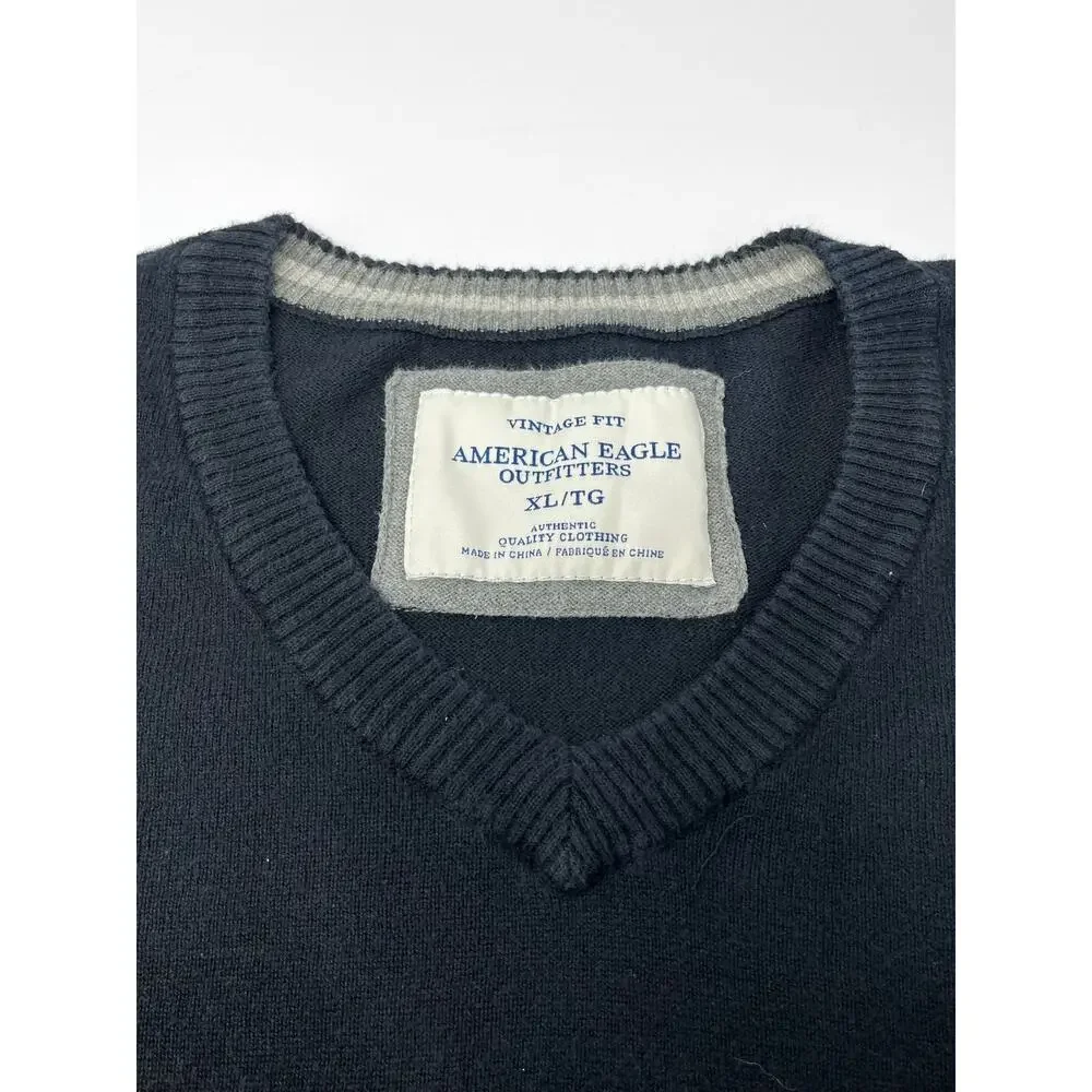 American Eagle Outfitters Pullover Black Sweater XL Pre-Owned with faded area